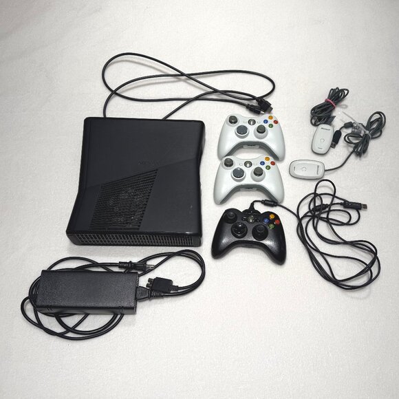 Xbox 360 Slim 250GB Console Bundle + 2 Wireless Controllers + Accessories TESTED - Picture 2 of 10